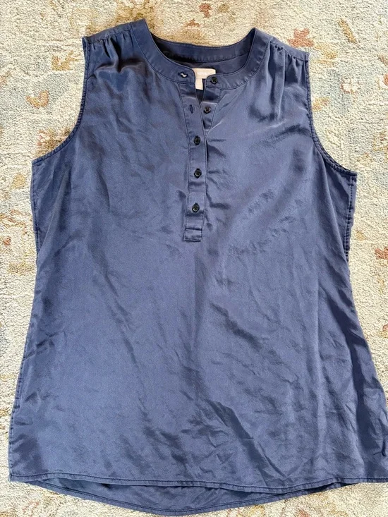 Banana Republic Navy Sleeveless silk blouse - Picture 1 of 3
